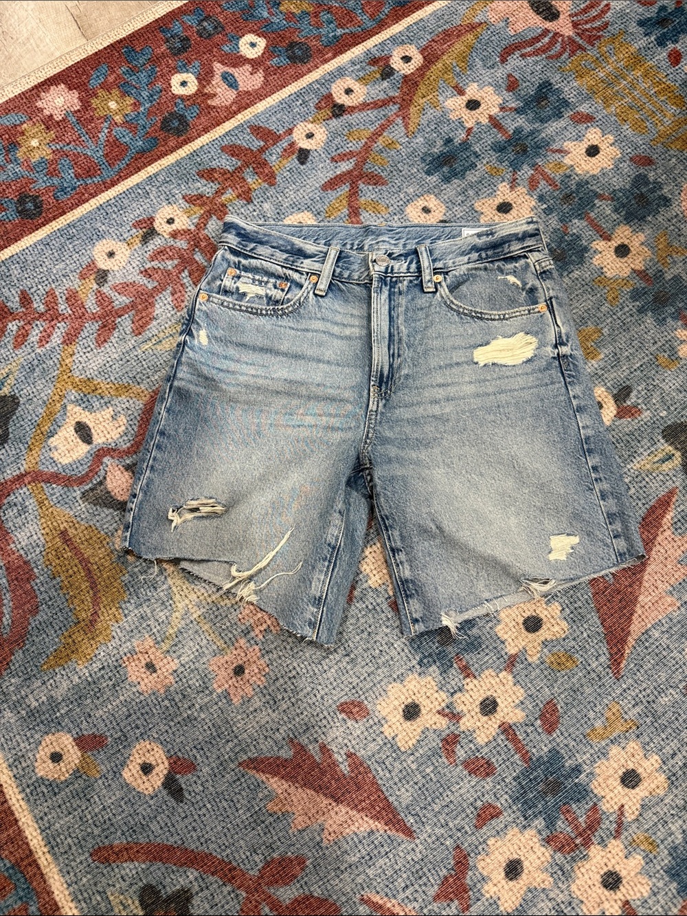 Gap • 8” distressed loose Bermuda mid rise denim short